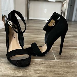 Size 6. Black heels. Worn once